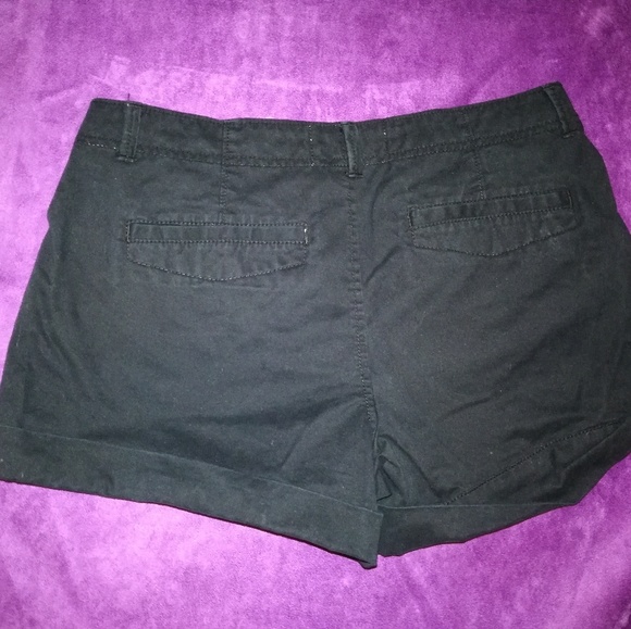 Old Navy 3 1/2 inseam shorts - Picture 2 of 2